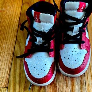 Gently used Jordan 1's boys size 10